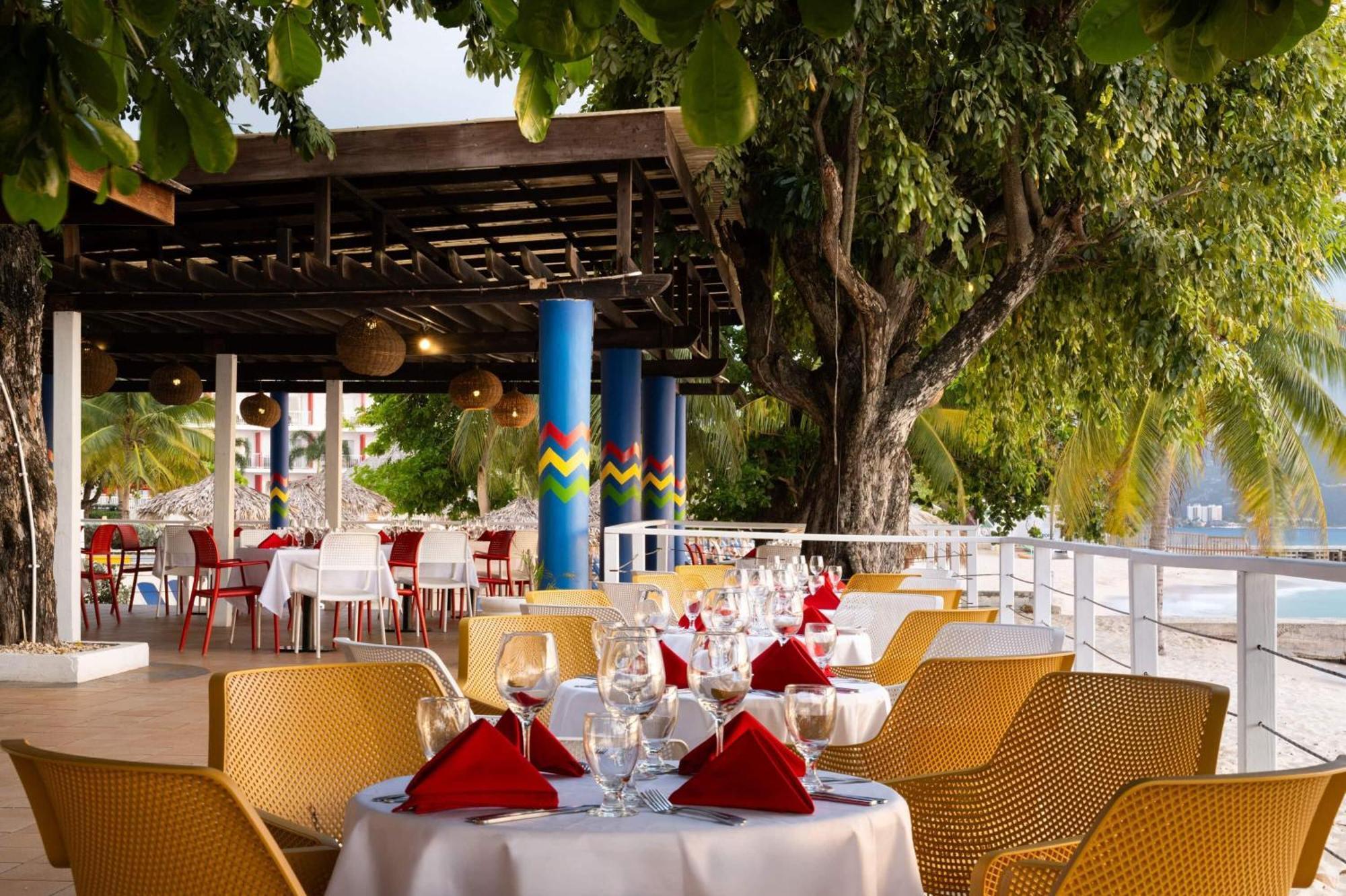 Grand Decameron Cornwall Beach, A Trademark All-Inclusive Resort Montego Bay Exterior foto