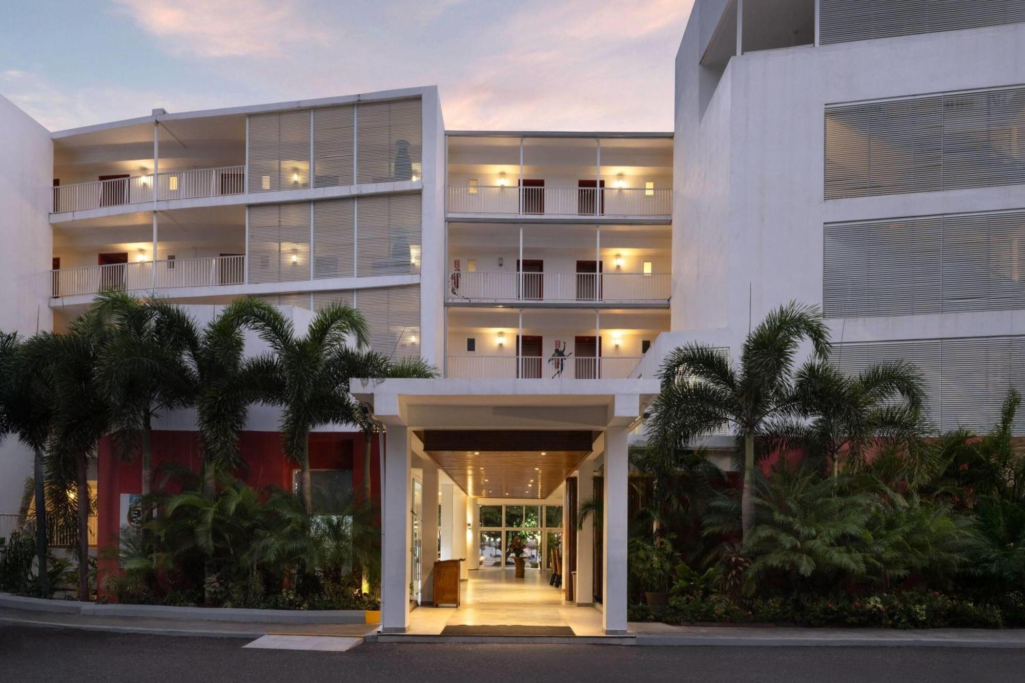 Grand Decameron Cornwall Beach, A Trademark All-Inclusive Resort Montego Bay Exterior foto