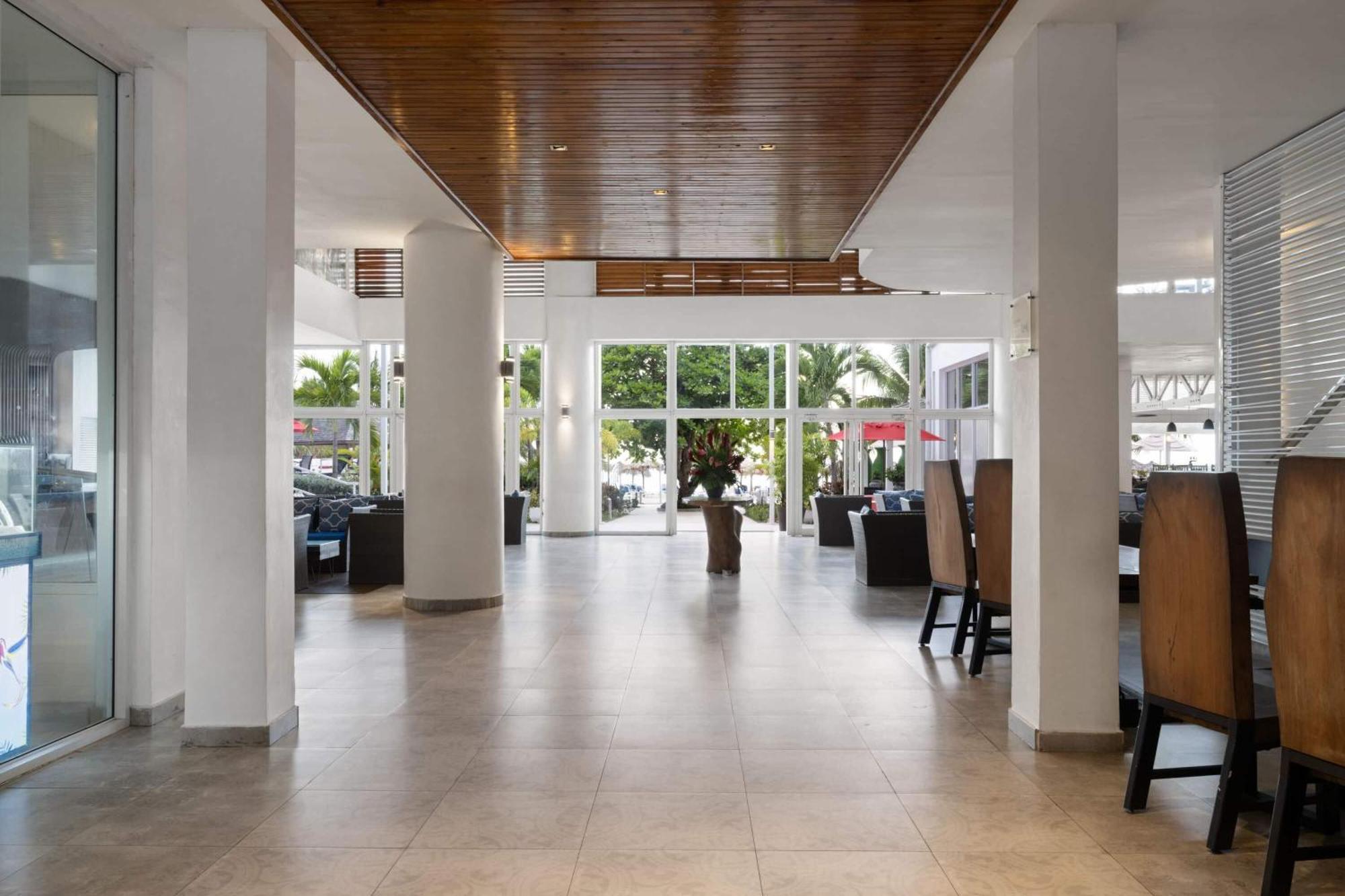 Grand Decameron Cornwall Beach, A Trademark All-Inclusive Resort Montego Bay Exterior foto