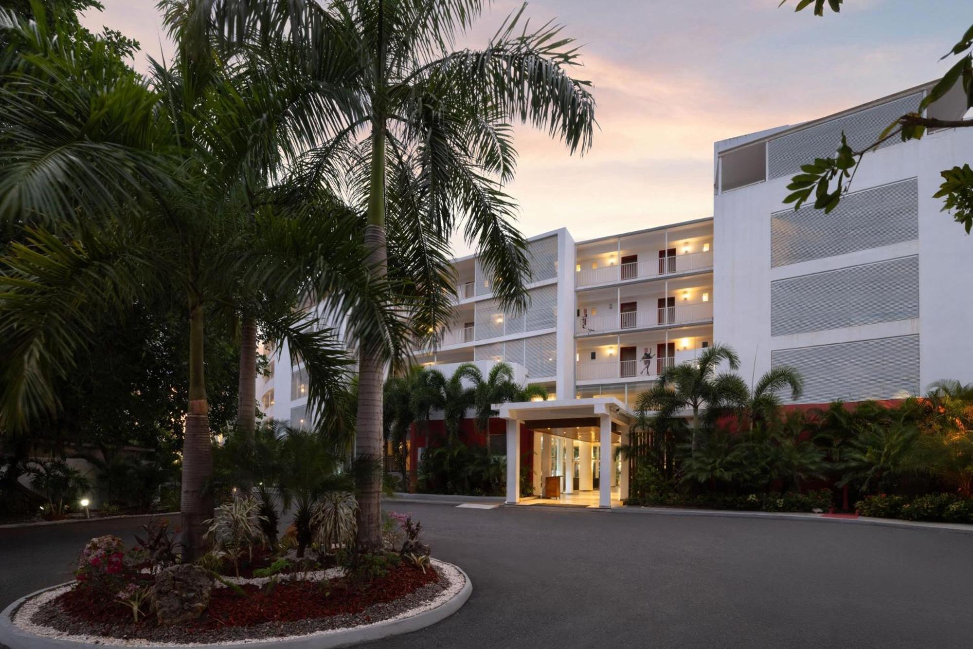 Grand Decameron Cornwall Beach, A Trademark All-Inclusive Resort Montego Bay Exterior foto